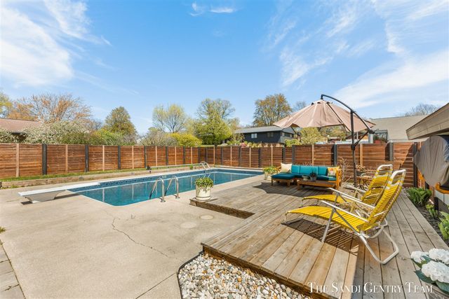 529 Arlington Avenue, Grand Haven, MI 49417