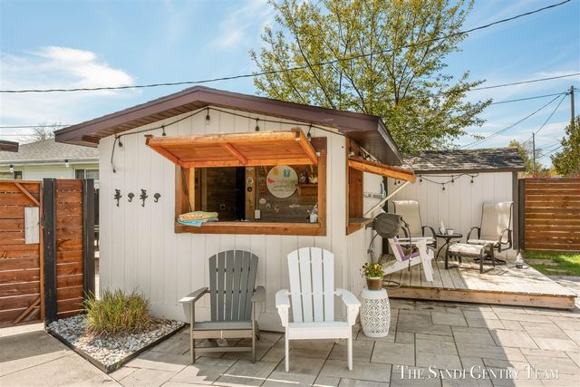 529 Arlington Avenue, Grand Haven, MI 49417