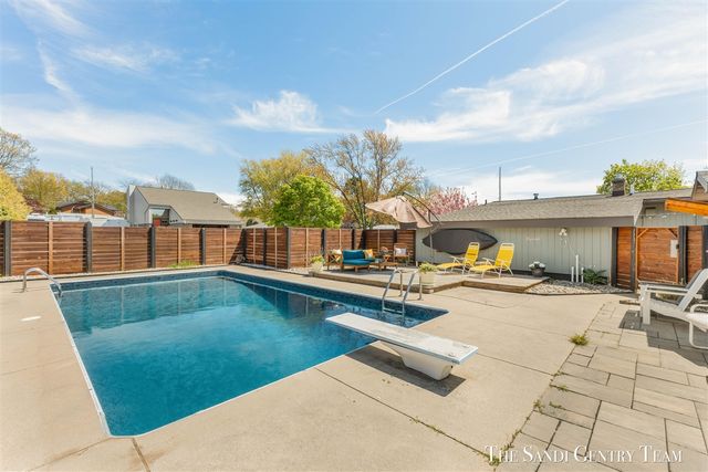 529 Arlington Avenue, Grand Haven, MI 49417
