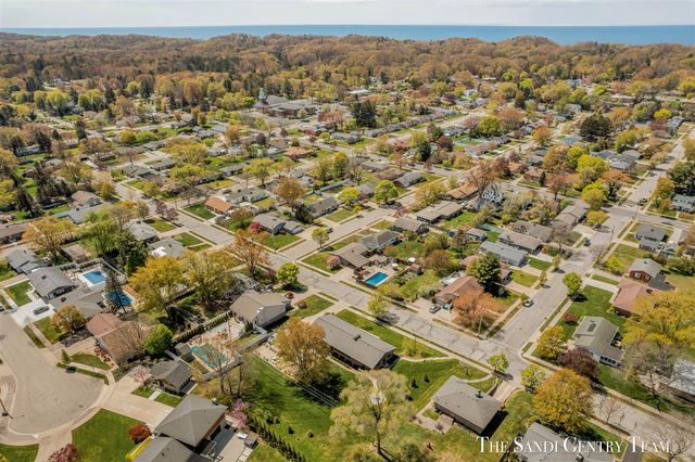 529 Arlington Avenue, Grand Haven, MI 49417