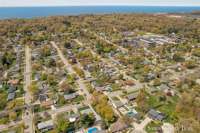529 Arlington Avenue, Grand Haven, MI 49417