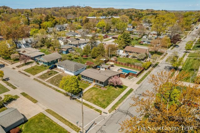 529 Arlington Avenue, Grand Haven, MI 49417