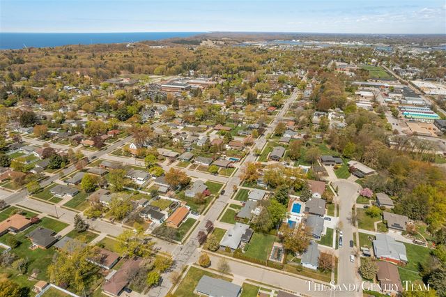529 Arlington Avenue, Grand Haven, MI 49417