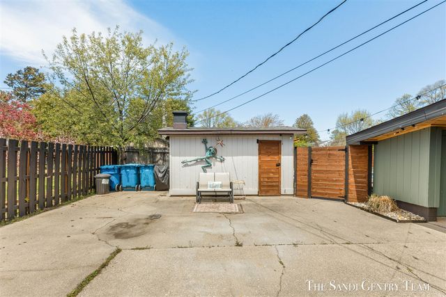 529 Arlington Avenue, Grand Haven, MI 49417