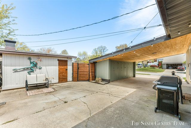 529 Arlington Avenue, Grand Haven, MI 49417