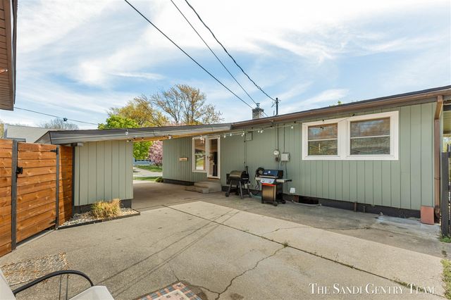529 Arlington Avenue, Grand Haven, MI 49417