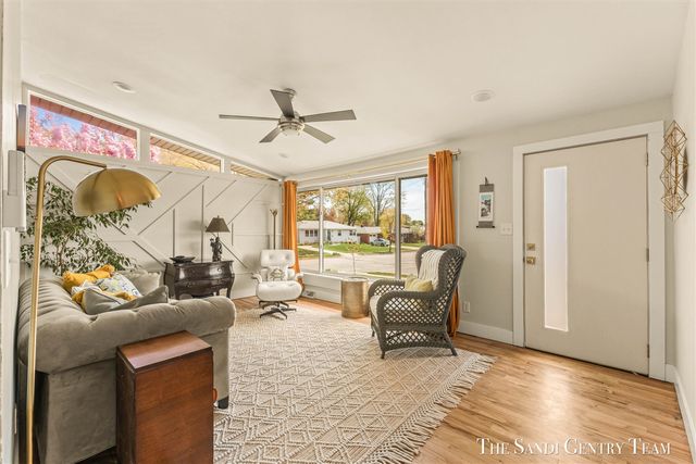 529 Arlington Avenue, Grand Haven, MI 49417