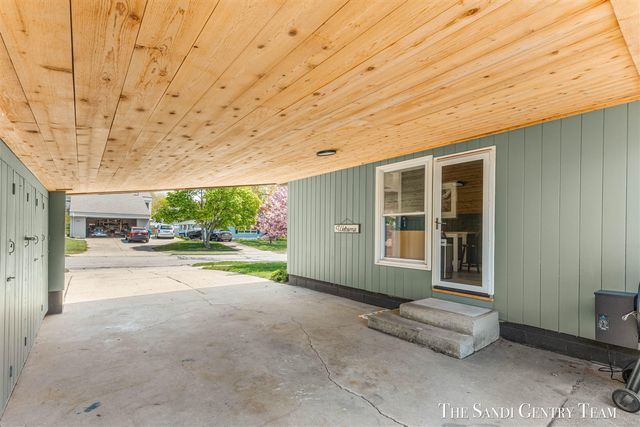 529 Arlington Avenue, Grand Haven, MI 49417