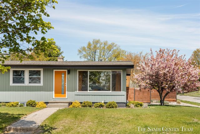 529 Arlington Avenue, Grand Haven, MI 49417