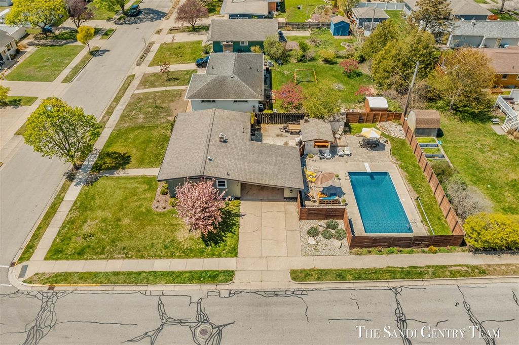 529 Arlington Avenue, Grand Haven, MI 49417