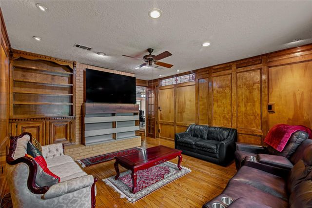 319 S Rivershire Drive, Conroe, TX 77304