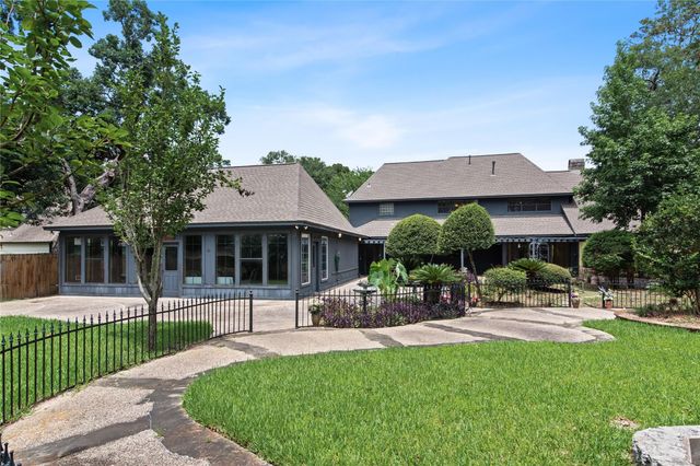 319 S Rivershire Drive, Conroe, TX 77304