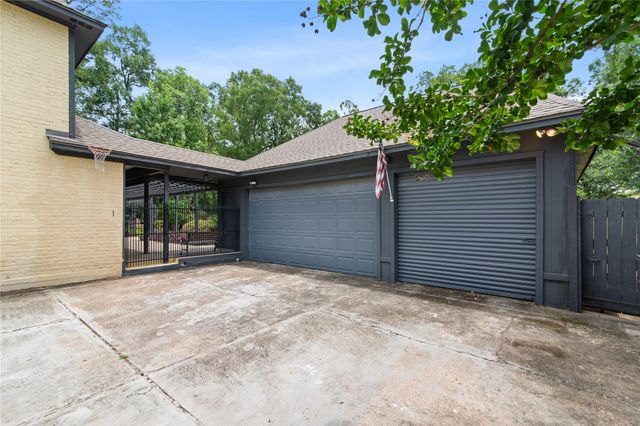 319 S Rivershire Drive, Conroe, TX 77304