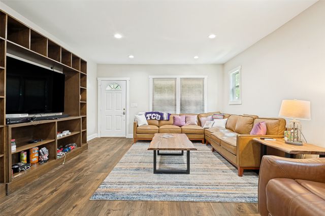 3233 Lubbock Avenue, Fort Worth, TX 76109