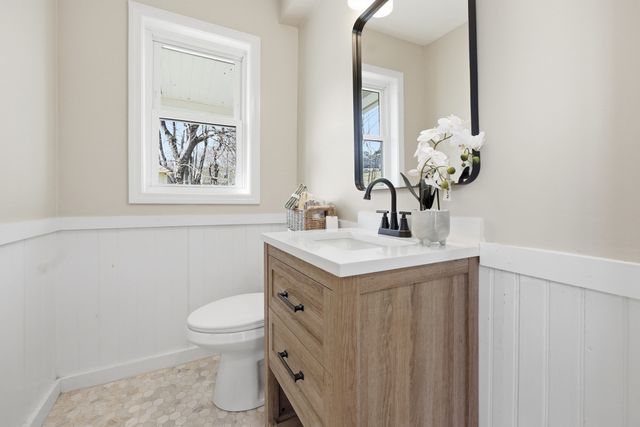 36 Central St, Auburn, MA 01501