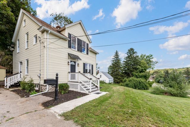36 Central St, Auburn, MA 01501