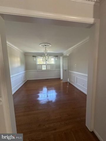 7412 HALLCREST DR, Mclean, VA 22102