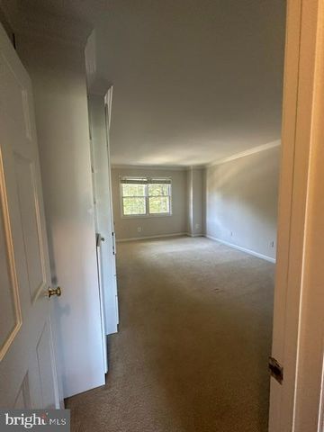 7412 HALLCREST DR, Mclean, VA 22102