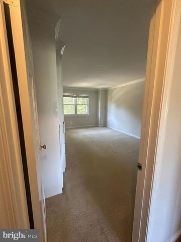 7412 HALLCREST DR, Mclean, VA 22102