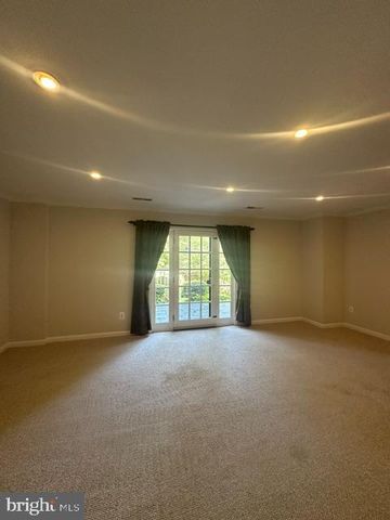 7412 HALLCREST DR, Mclean, VA 22102