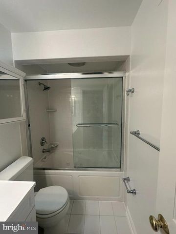 7412 HALLCREST DR, Mclean, VA 22102