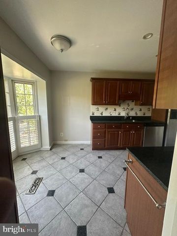 7412 HALLCREST DR, Mclean, VA 22102