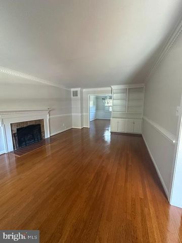 7412 HALLCREST DR, Mclean, VA 22102