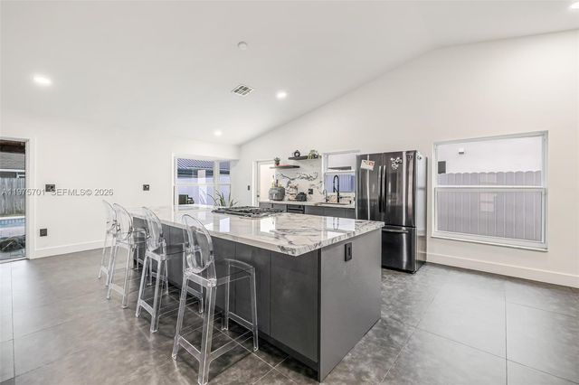 16101 SW 73rd St, Miami, FL 33193