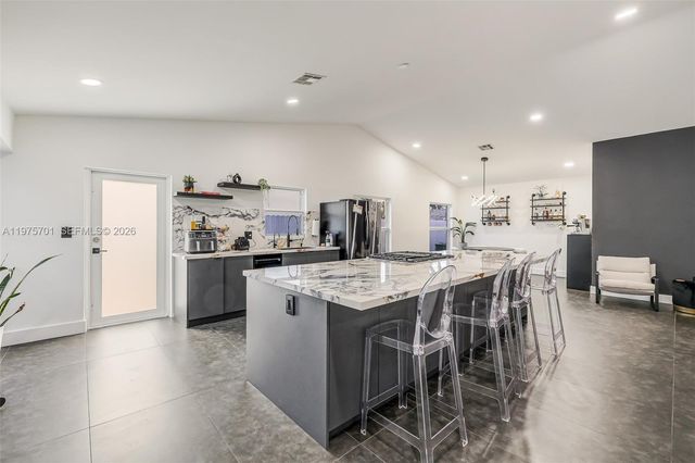 16101 SW 73rd St, Miami, FL 33193