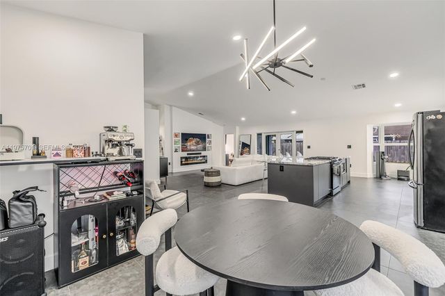 16101 SW 73rd St, Miami, FL 33193