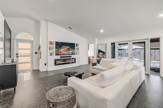 16101 SW 73rd St, Miami, FL 33193