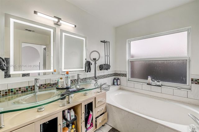 16101 SW 73rd St, Miami, FL 33193