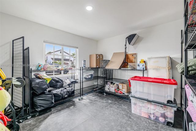 16101 SW 73rd St, Miami, FL 33193