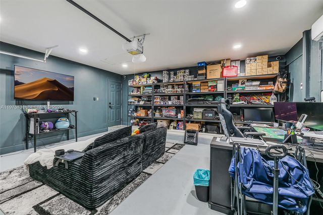 16101 SW 73rd St, Miami, FL 33193