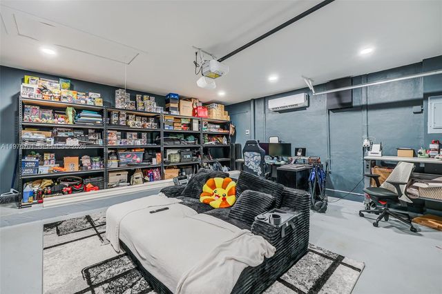 16101 SW 73rd St, Miami, FL 33193