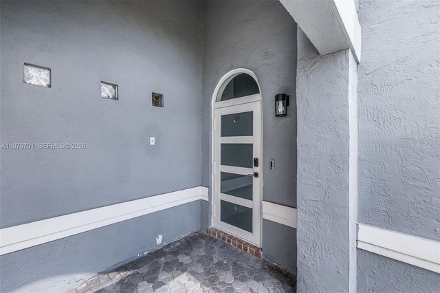 16101 SW 73rd St, Miami, FL 33193