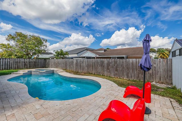 16101 SW 73rd St, Miami, FL 33193