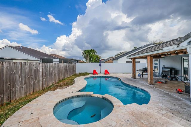 16101 SW 73rd St, Miami, FL 33193