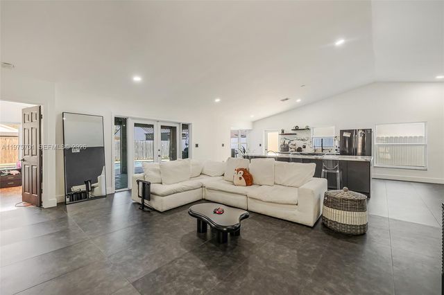 16101 SW 73rd St, Miami, FL 33193