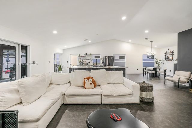 16101 SW 73rd St, Miami, FL 33193