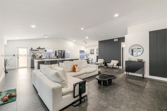 16101 SW 73rd St, Miami, FL 33193