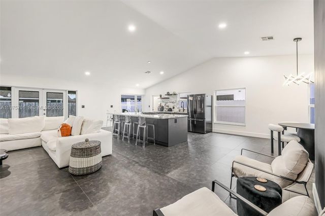 16101 SW 73rd St, Miami, FL 33193