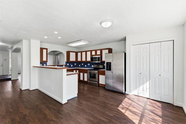 1124 Breezewood Drive, Lewisville, TX 75077