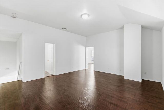 1124 Breezewood Drive, Lewisville, TX 75077