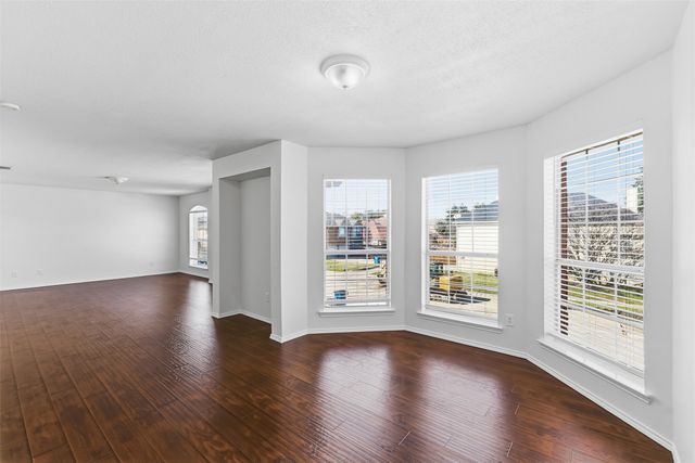 1124 Breezewood Drive, Lewisville, TX 75077