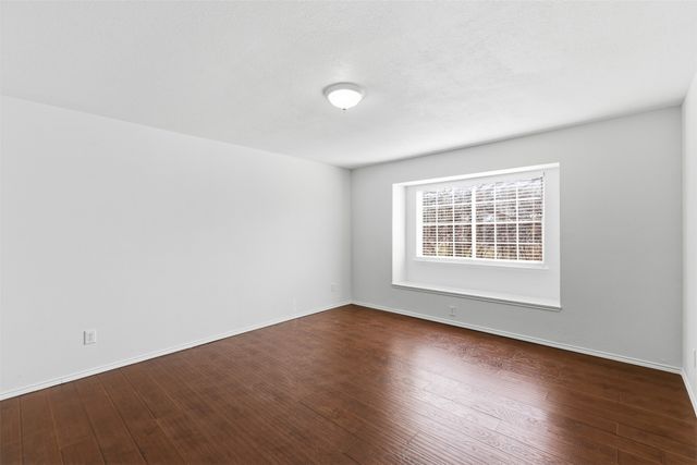 1124 Breezewood Drive, Lewisville, TX 75077