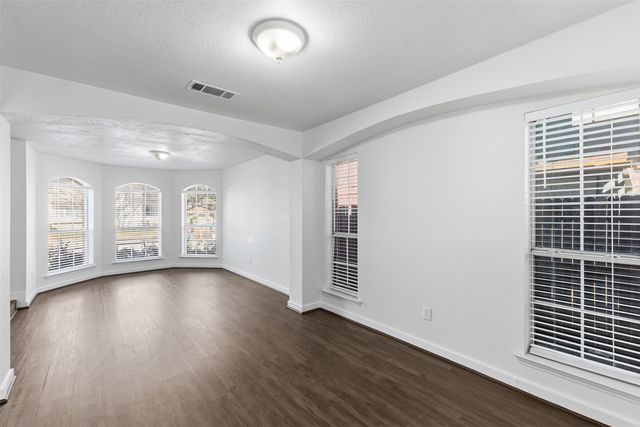 1124 Breezewood Drive, Lewisville, TX 75077