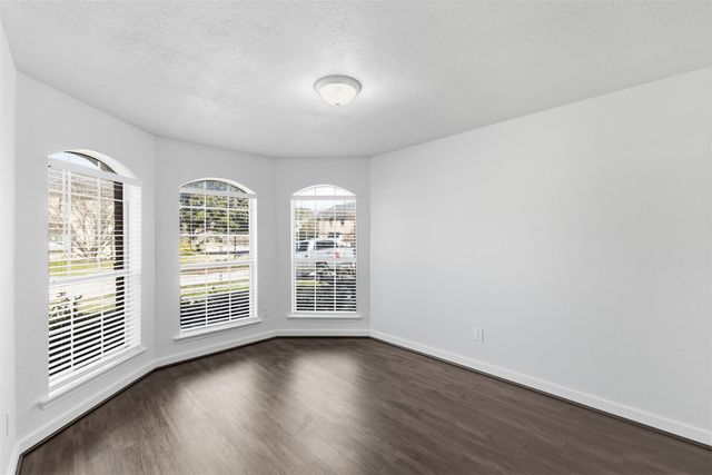 1124 Breezewood Drive, Lewisville, TX 75077