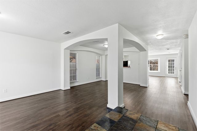 1124 Breezewood Drive, Lewisville, TX 75077