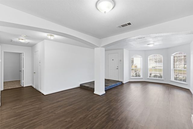 1124 Breezewood Drive, Lewisville, TX 75077